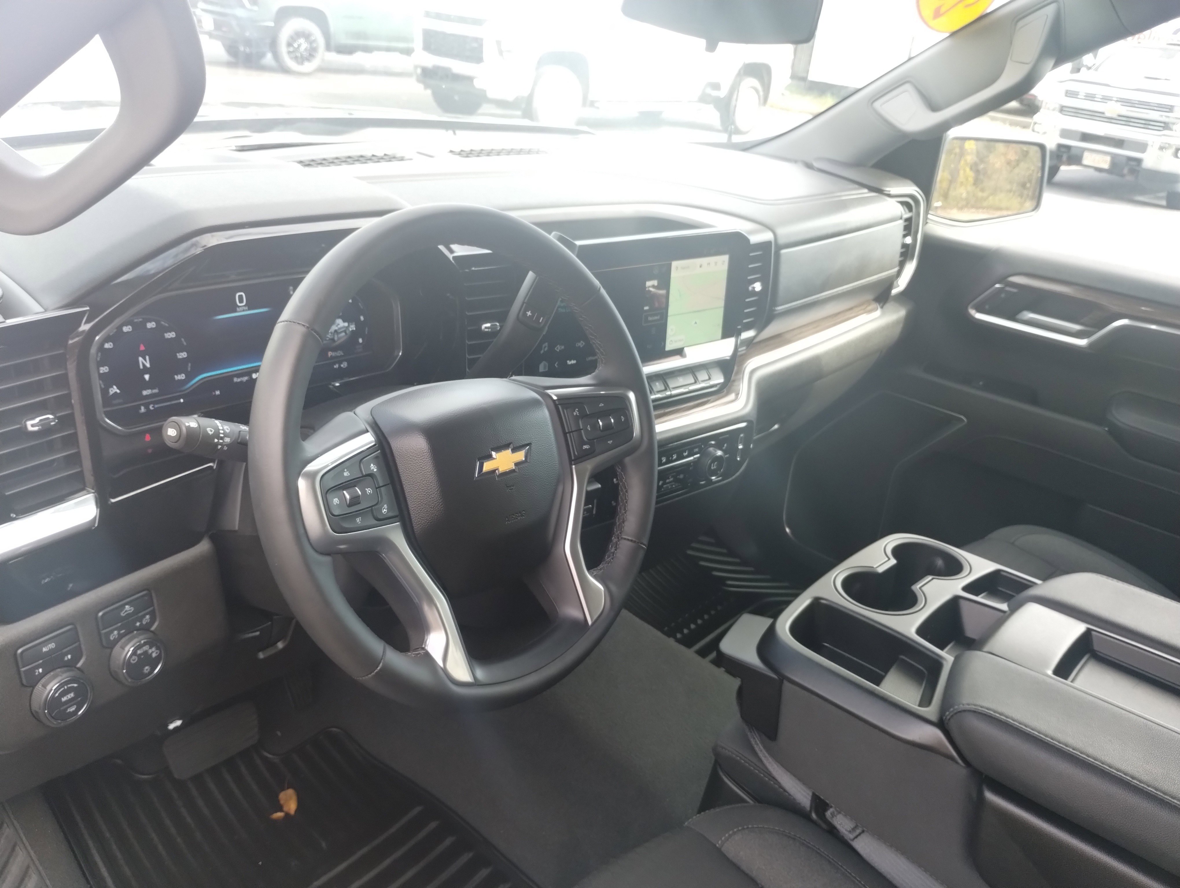 Used 2025 Chevrolet Silverado 1500 LT image 9
