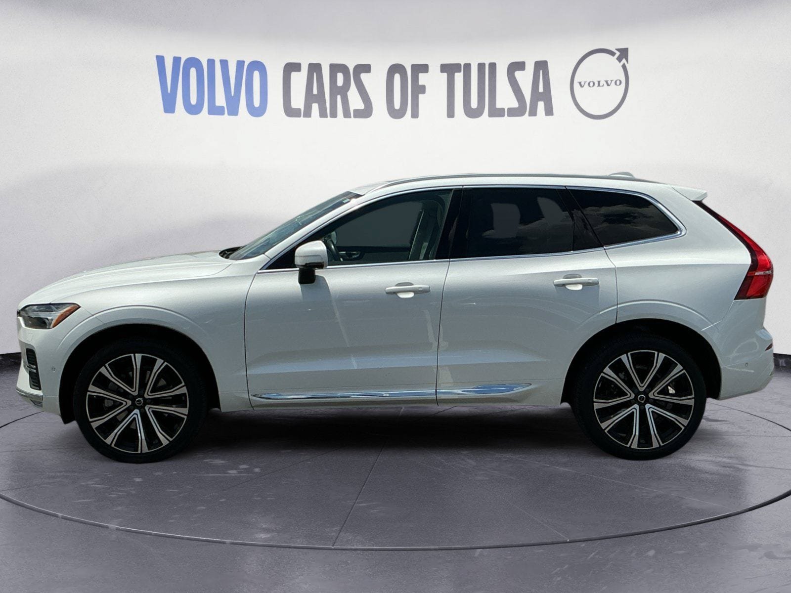 Used 2023 Volvo XC60 B6 Ultimate w/ Protection Package Premier AWD/4WD image 2
