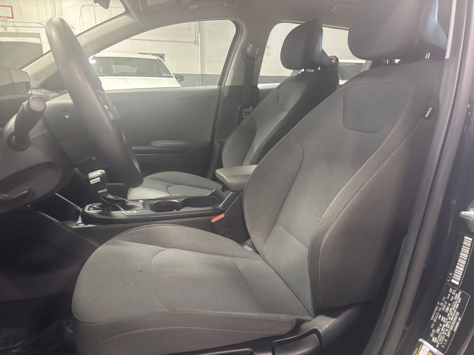 Used 2025 Kia K4 LXS image 36