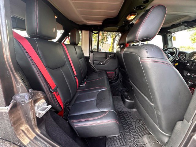 Used 2017 Jeep Wrangler Unlimited Rubicon AWD/4WD image 27