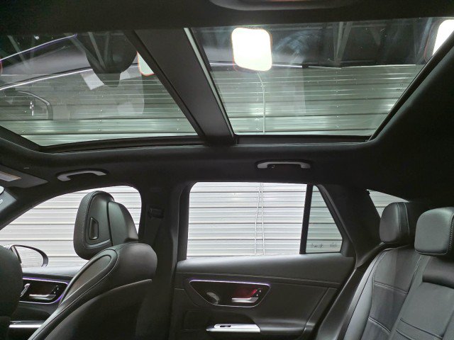 Used 2024 Mercedes-Benz GLC 300 4MATIC image 19