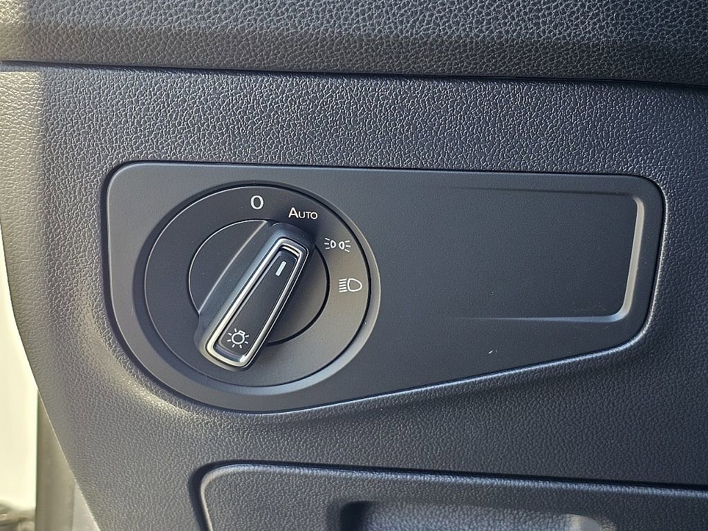 Used 2024 Volkswagen Tiguan SE R-Line image 28