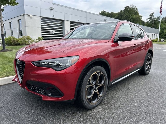 New 2025 Alfa Romeo Stelvio Sprint image 4