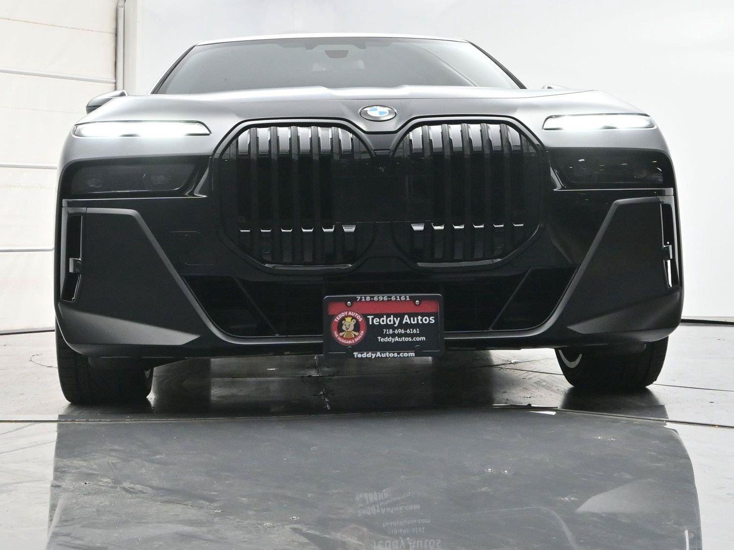 Used 2023 BMW 760i xDrive w/ Executive Package AWD/4WD image 33