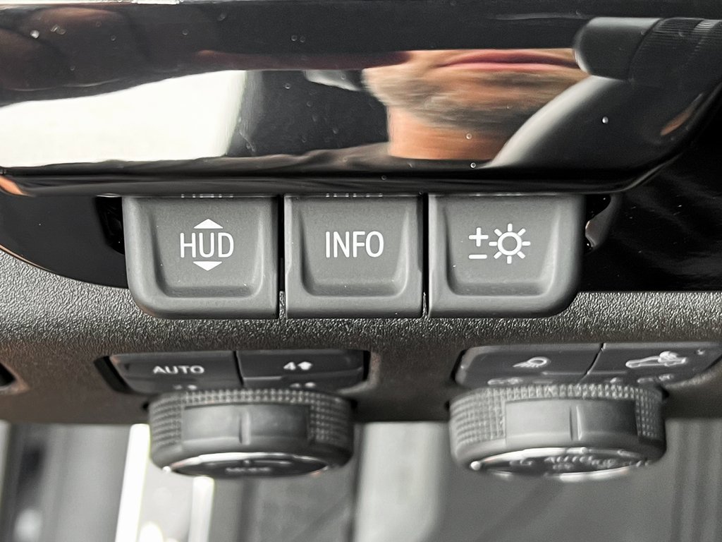 Used 2025 Chevrolet Silverado 2500 ZR2 w/ Technology Package image 9