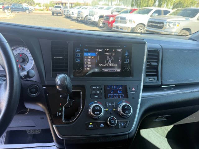 Used 2015 Toyota Sienna SE Premium FWD image 13