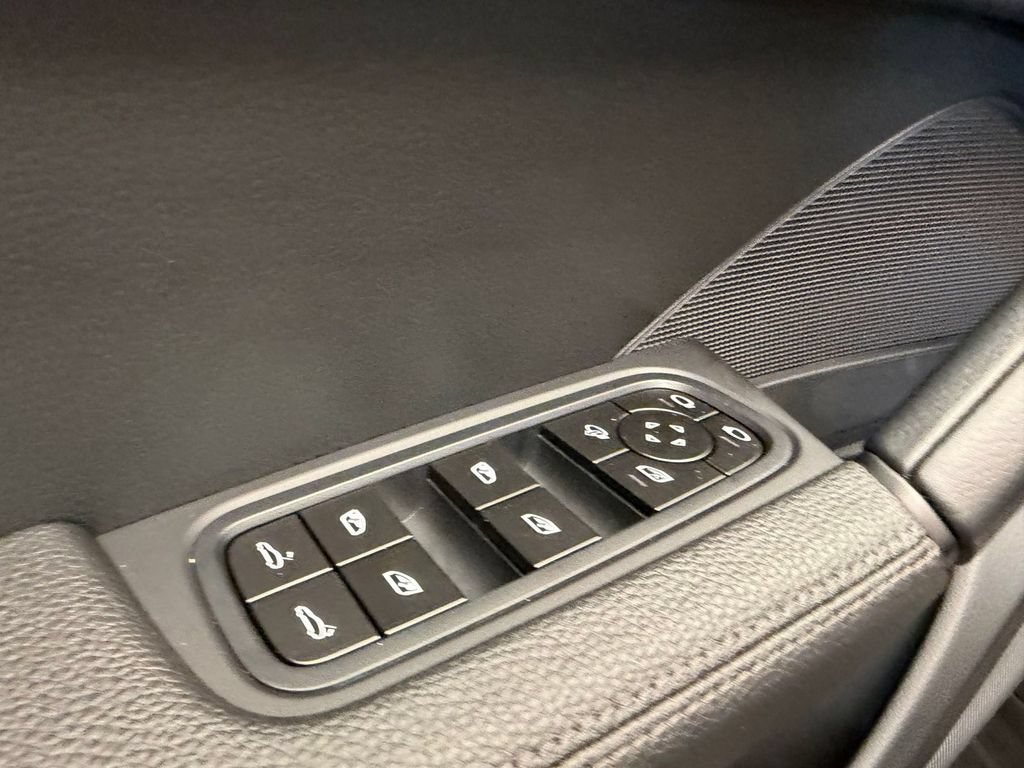 Used 2025 Porsche Cayenne S AWD/4WD image 20