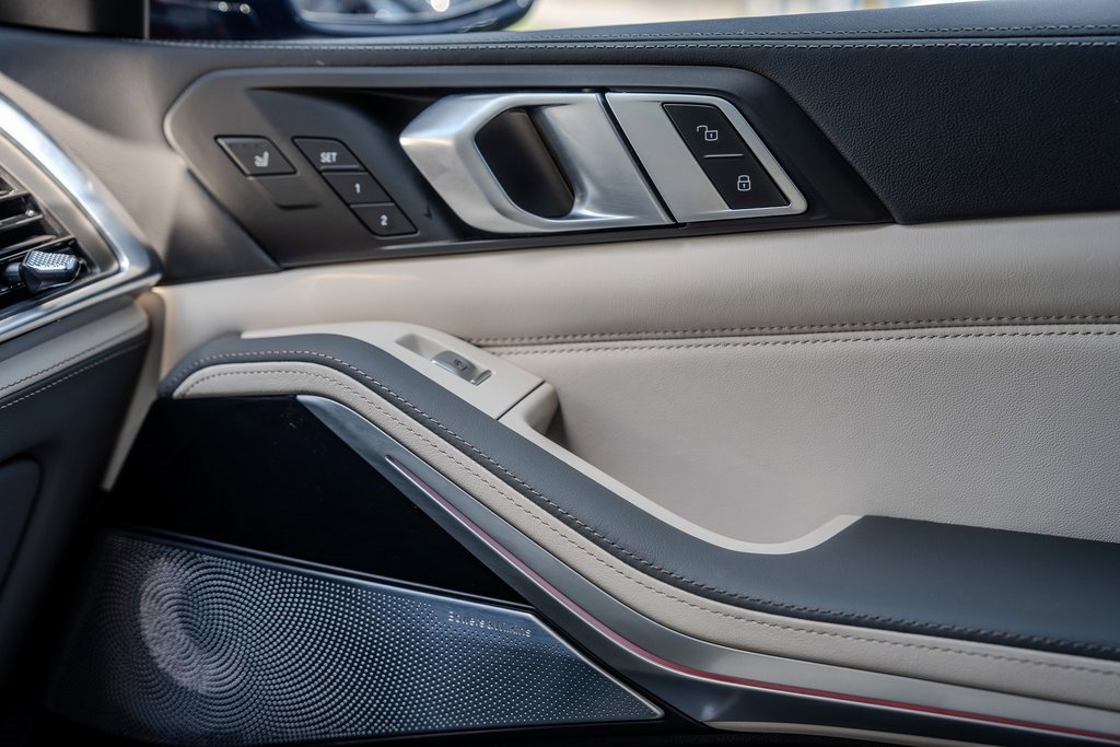 Used 2025 BMW X7 M60i image 15