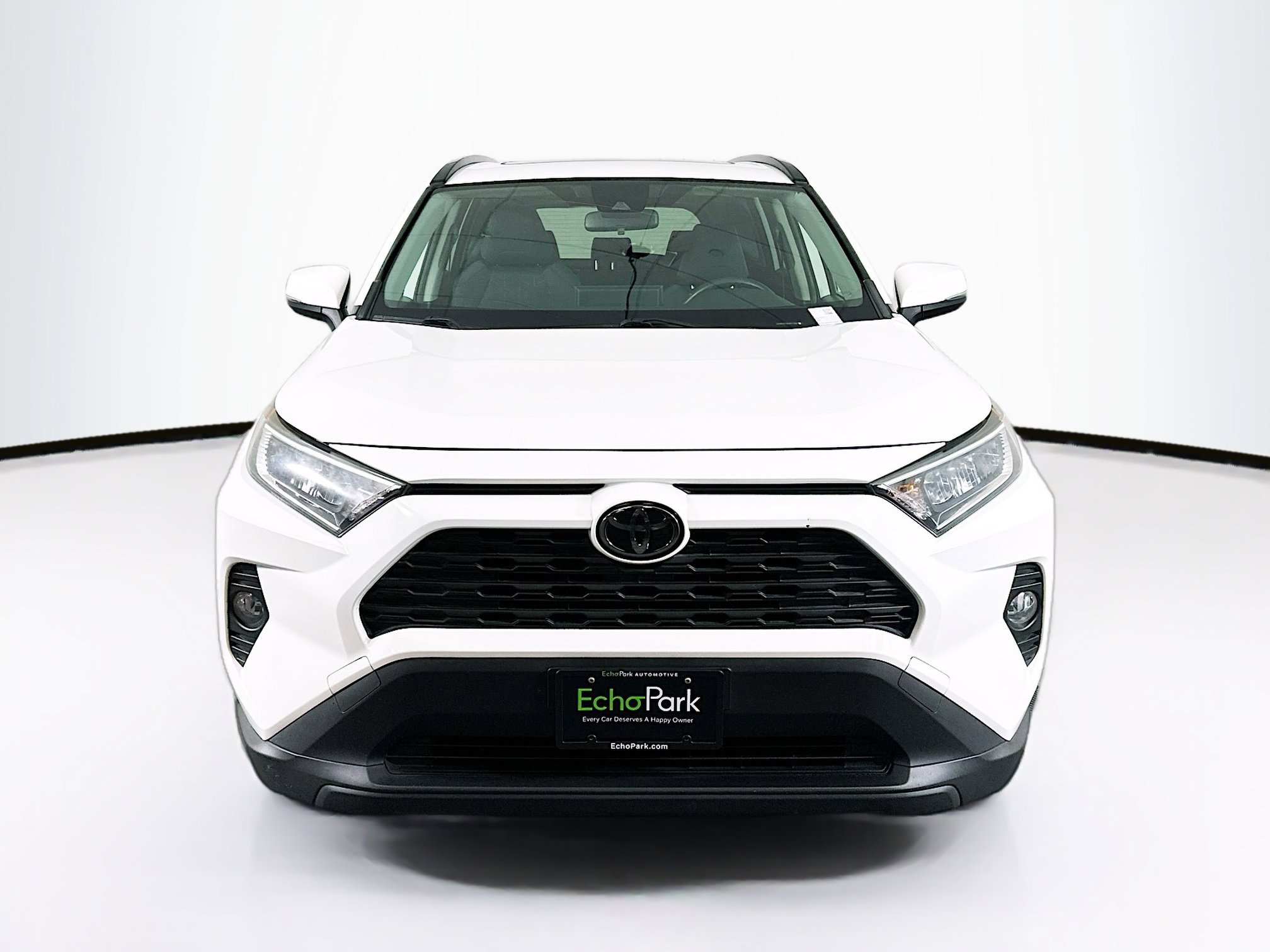 Used 2019 Toyota RAV4 XLE FWD image 2