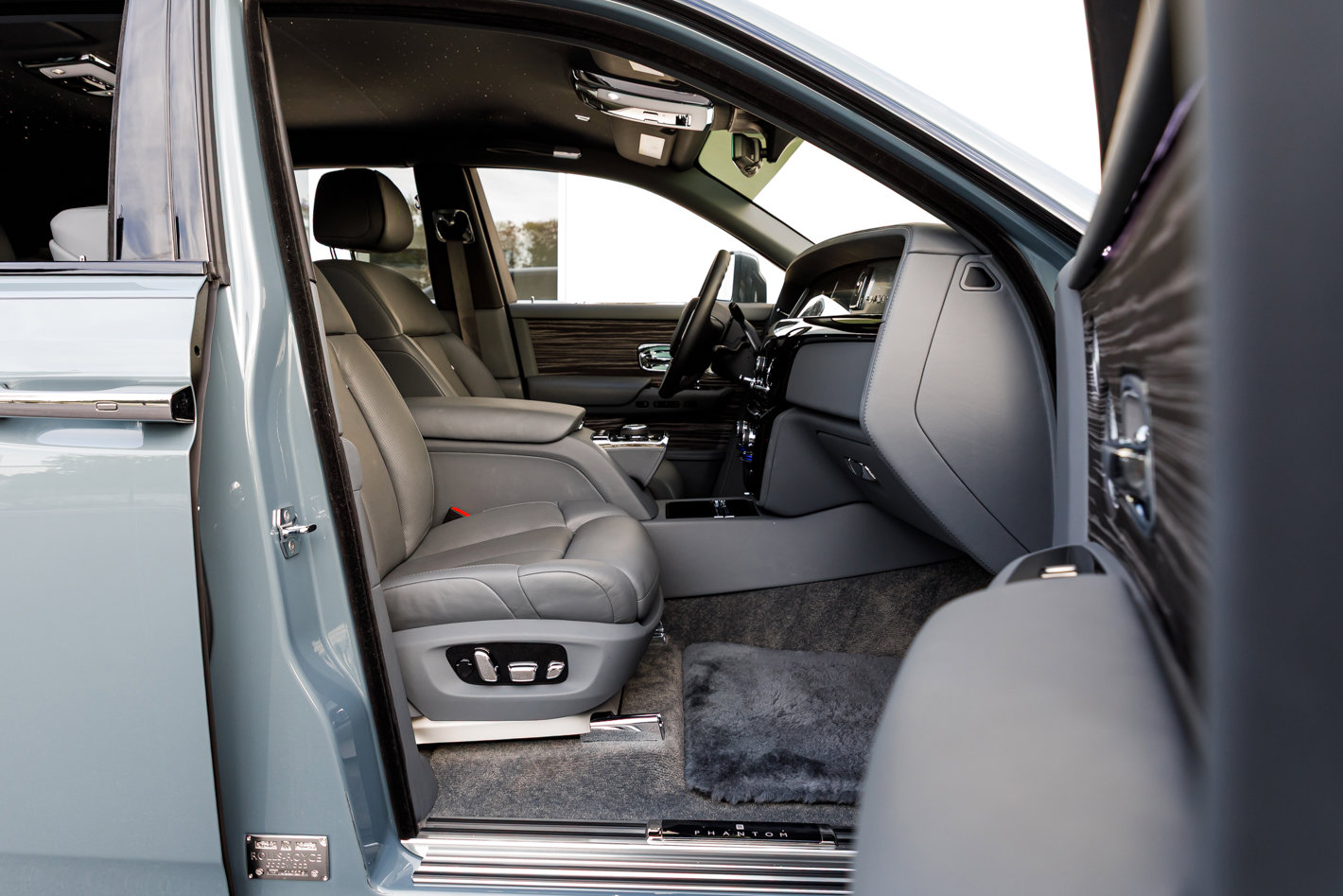 Certified 2023 Rolls-Royce Phantom Sedan w/ The Phantom Package image 49