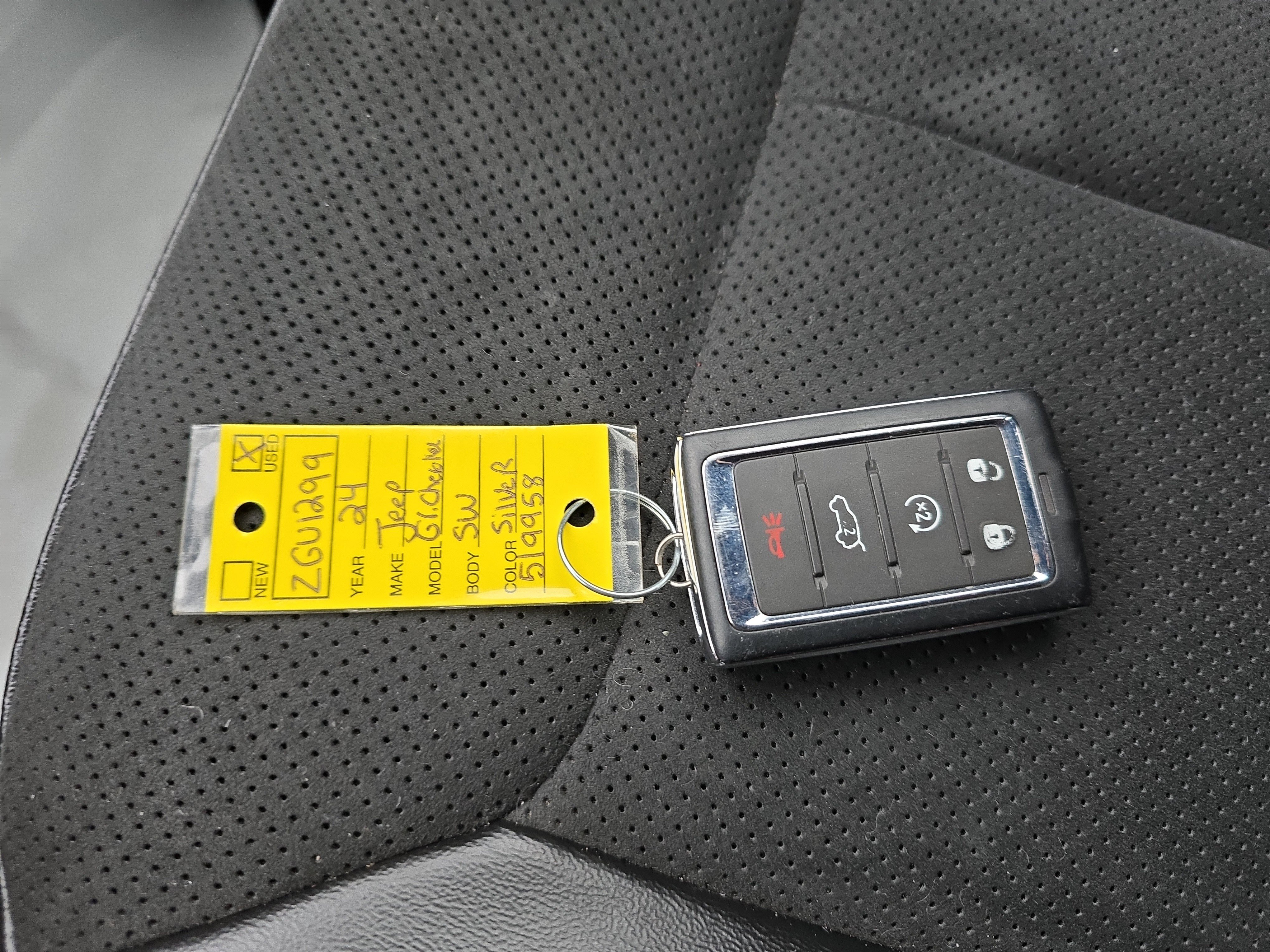 Used 2024 Jeep Grand Cherokee Altitude AWD/4WD image 32