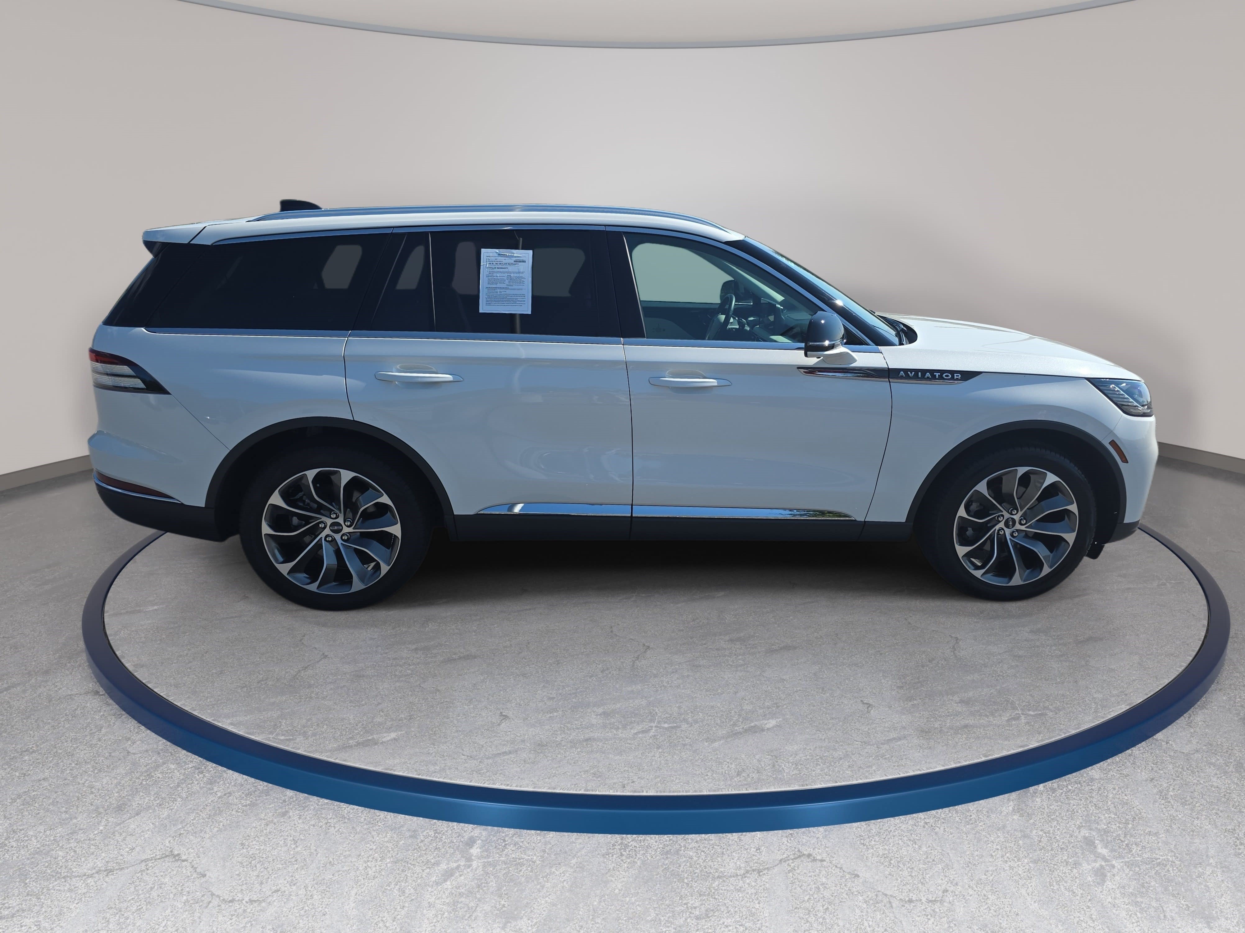 Used 2025 Lincoln Aviator 2WD image 4
