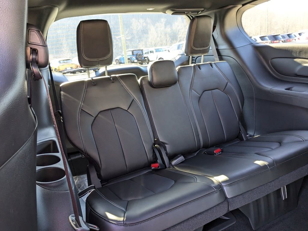New 2025 Chrysler Voyager LX image 37
