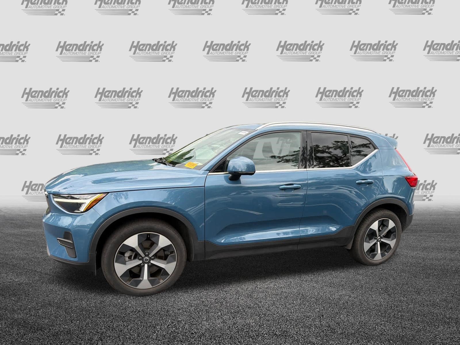 Certified 2025 Volvo XC40 B5 Core AWD/4WD image 9