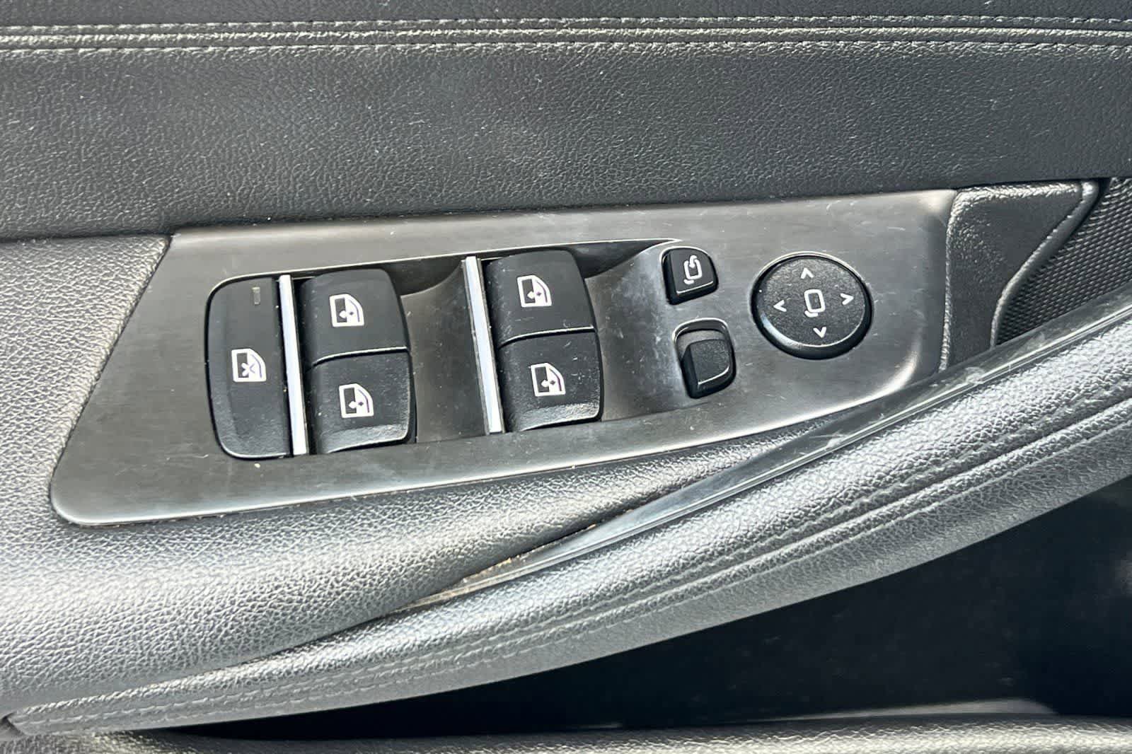 Used 2018 BMW 530e w/ Premium Package 2 RWD image 14