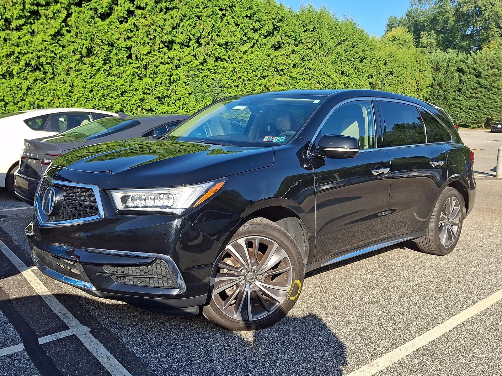Used 2019 Acura MDX w/ Tech & Entertainment Pkg AWD/4WD image 2