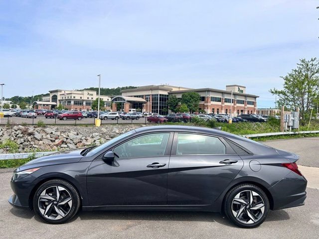 Used 2023 Hyundai Elantra SEL w/ Convenience Package FWD image 2