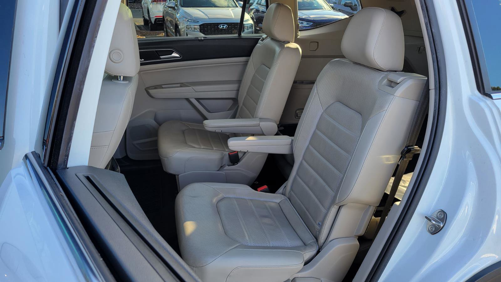 Used 2019 Volkswagen Atlas SEL Premium image 34