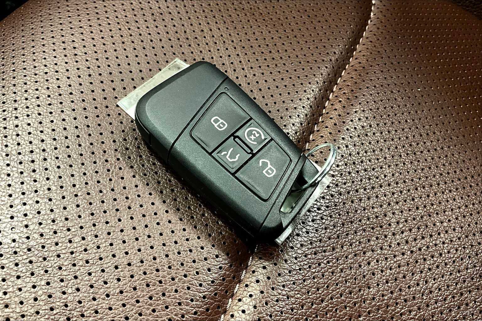 Used 2022 Volkswagen Tiguan SEL R-Line image 14