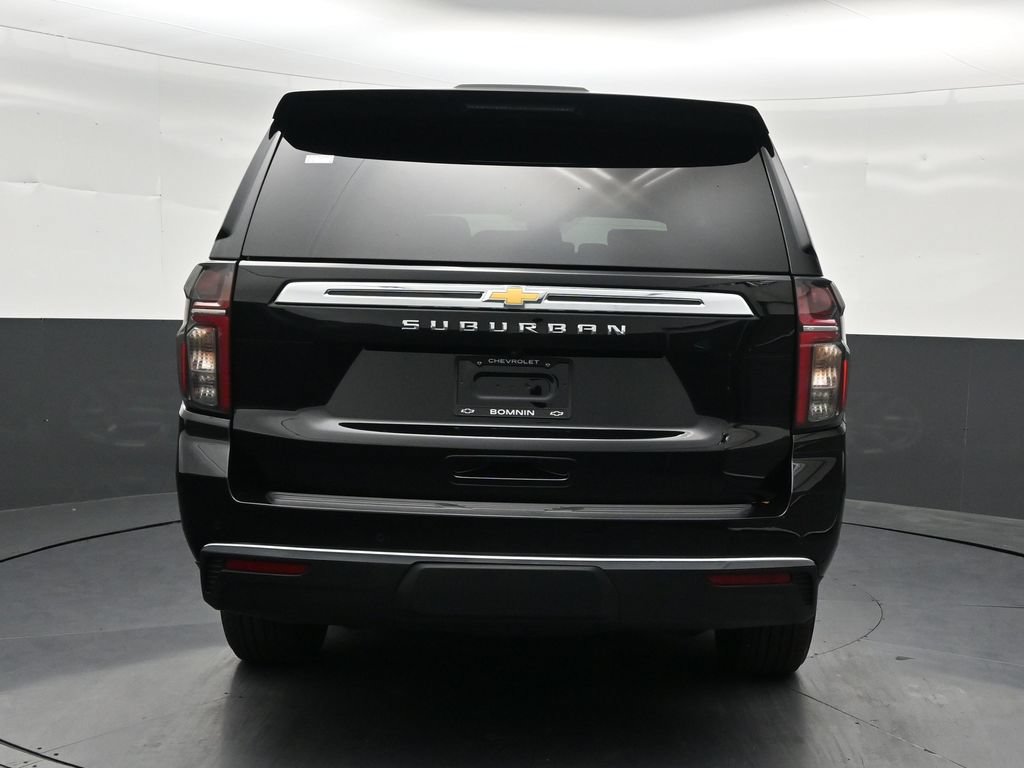 Used 2024 Chevrolet Suburban LS RWD image 4