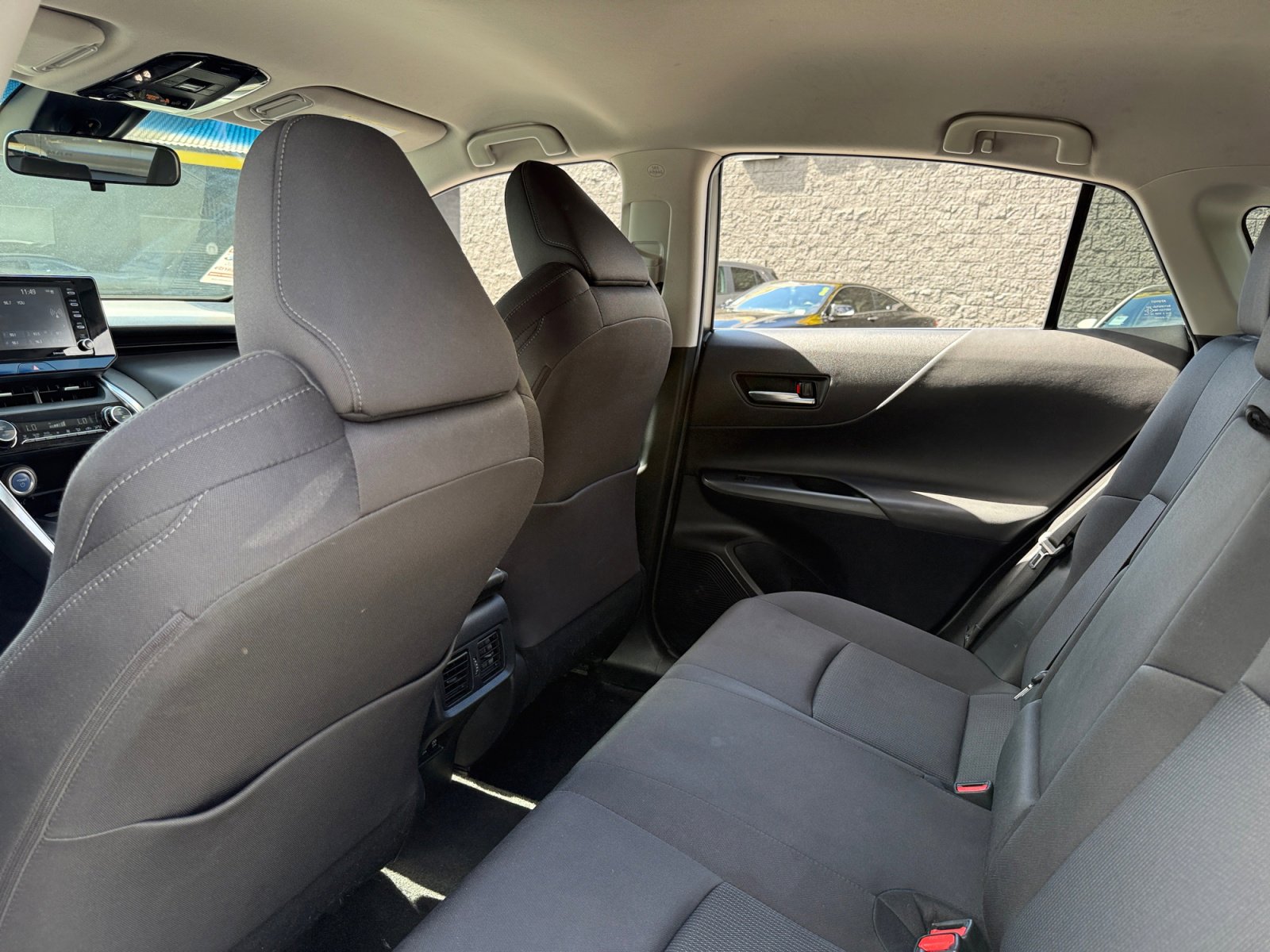 Used 2021 Toyota Venza LE image 16