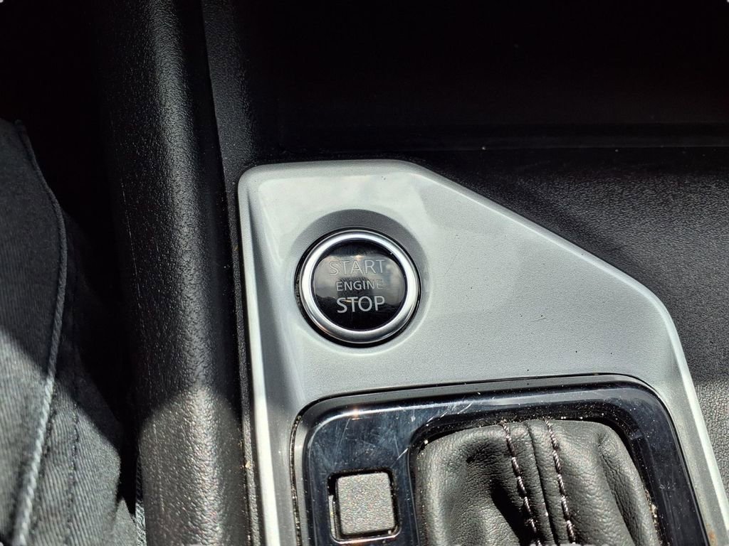 Used 2025 Nissan Altima 2.5 SV FWD image 10