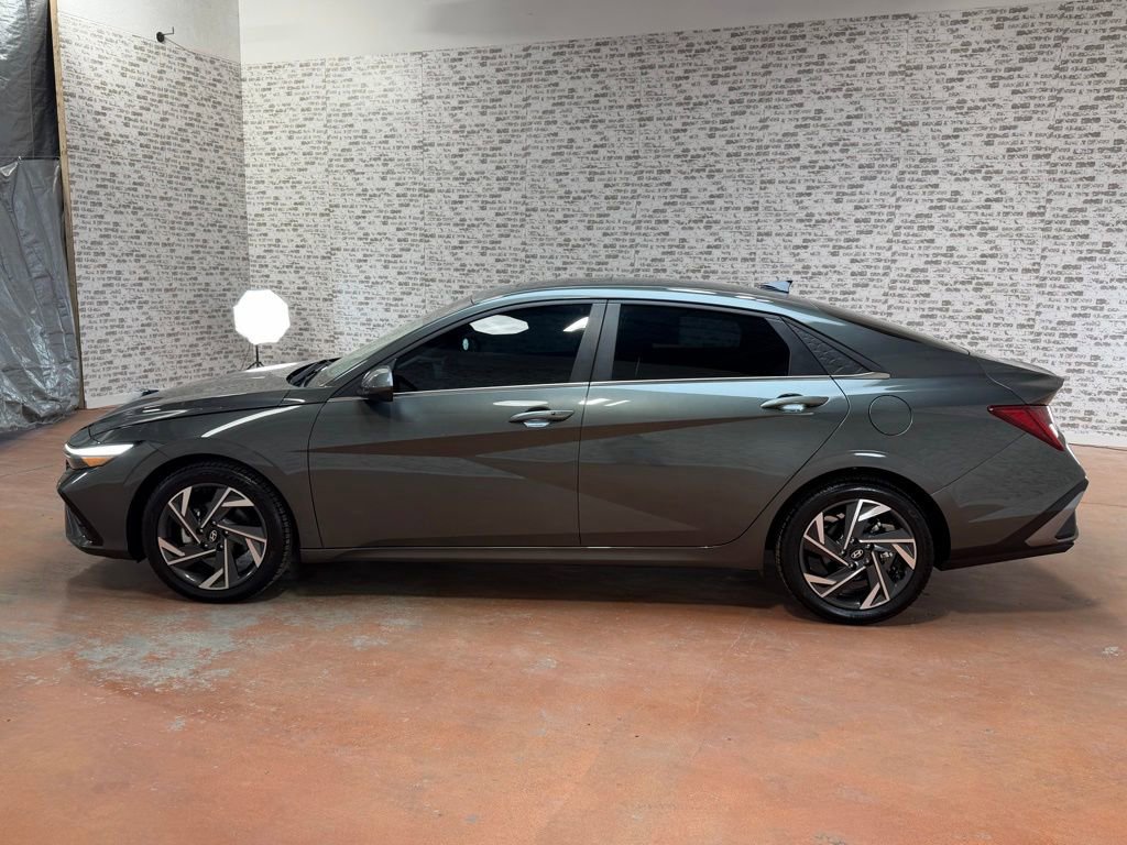 Certified 2024 Hyundai Elantra SEL w/ Convenience Package image 4