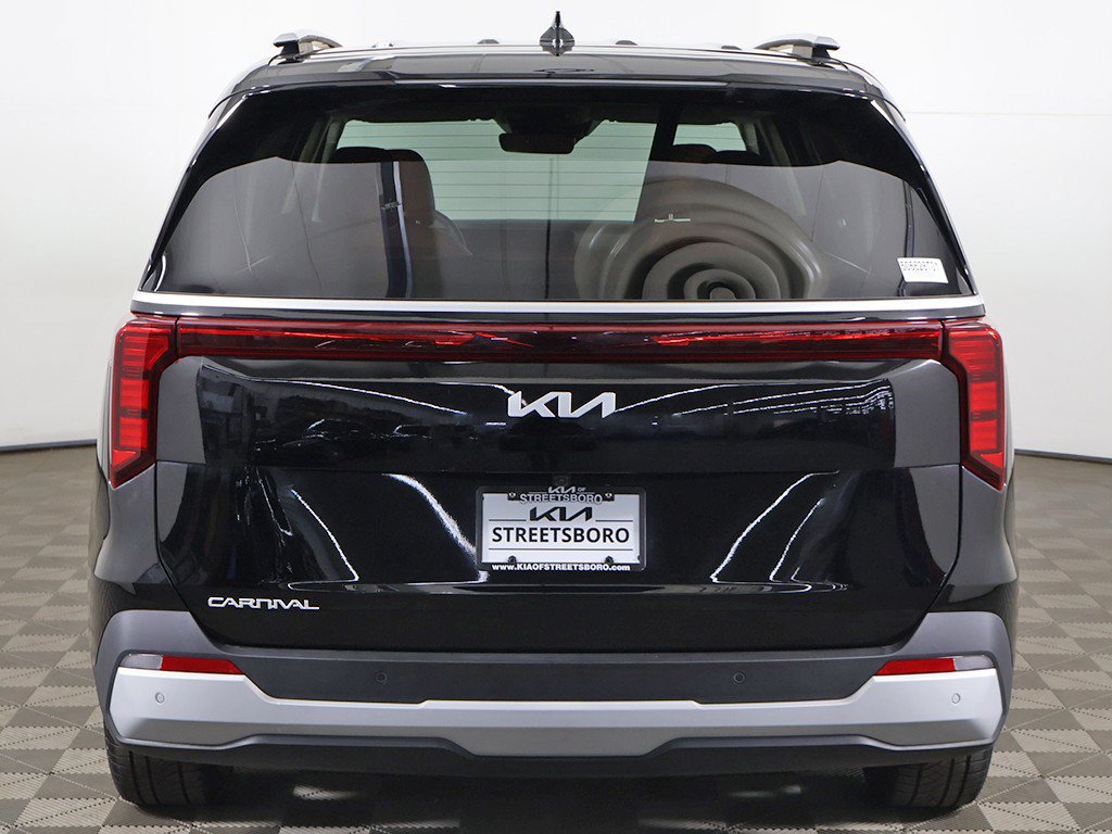 Used 2025 Kia Carnival EX FWD image 13