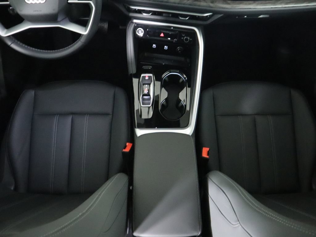 Used 2025 Audi Q5 Premium w/ Convenience Package image 19