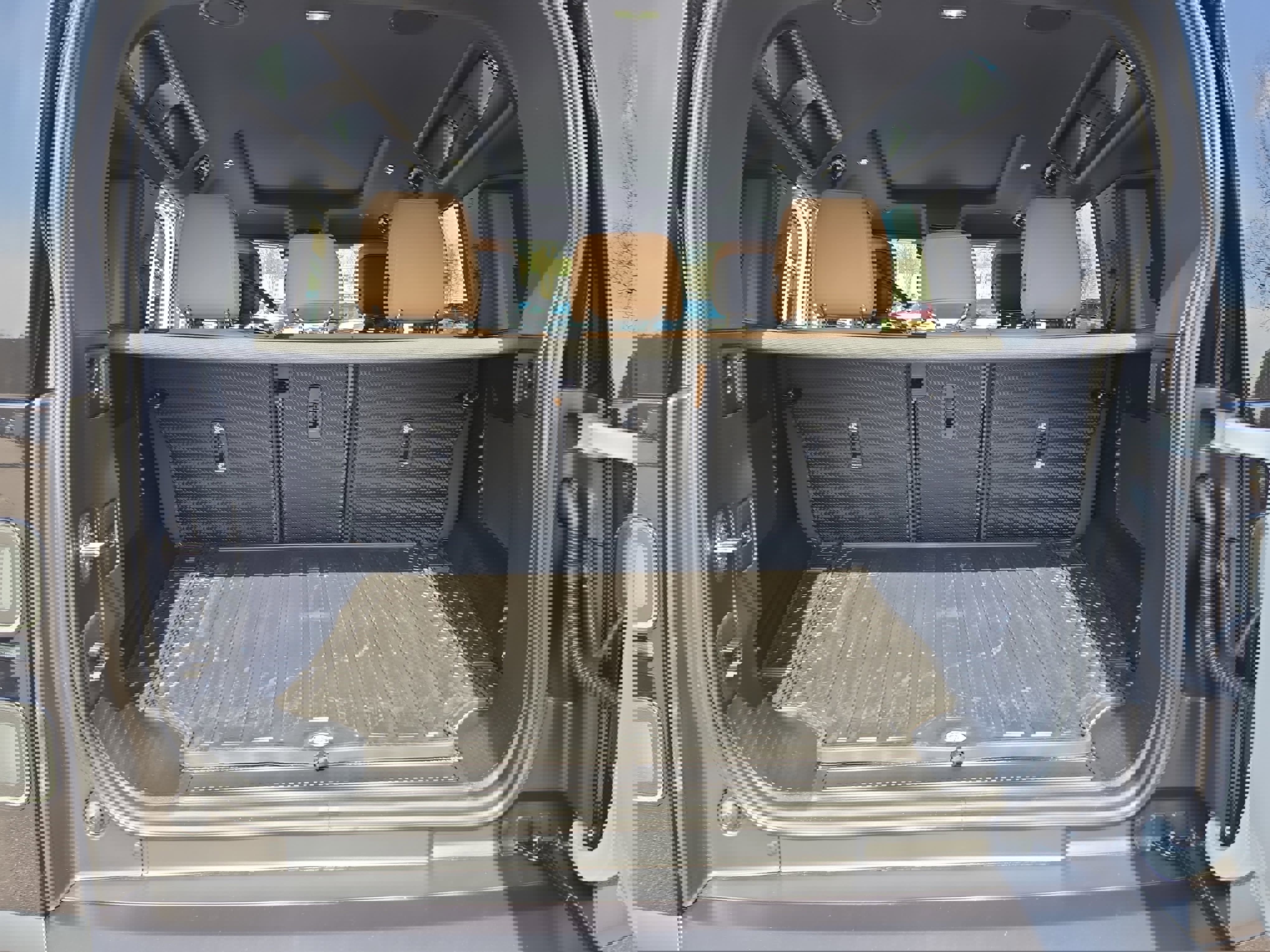 New 2026 Land Rover Defender 110 X-Dynamic SE image 12