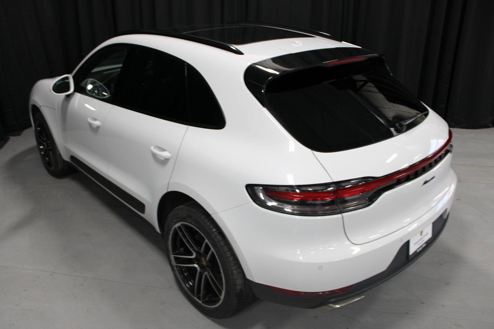 Certified 2021 Porsche Macan image 13