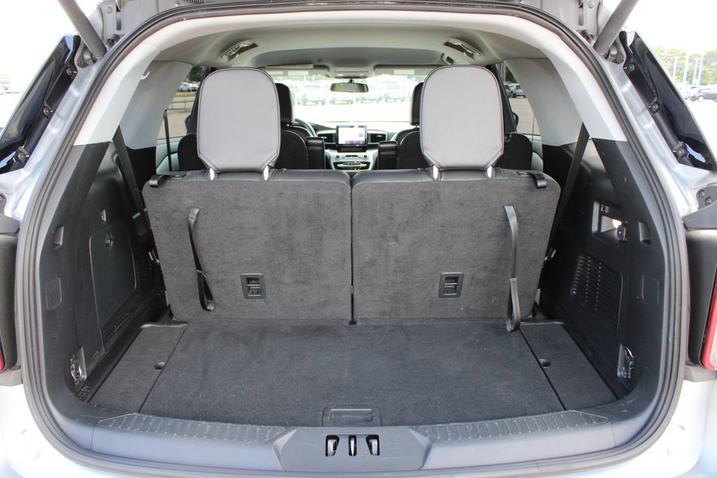 Used 2021 Ford Explorer XLT w/ Equipment Group 202A RWD image 19