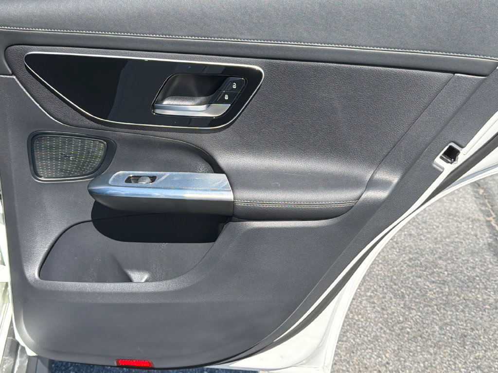 Used 2024 Mercedes-Benz GLC 300 4MATIC image 16