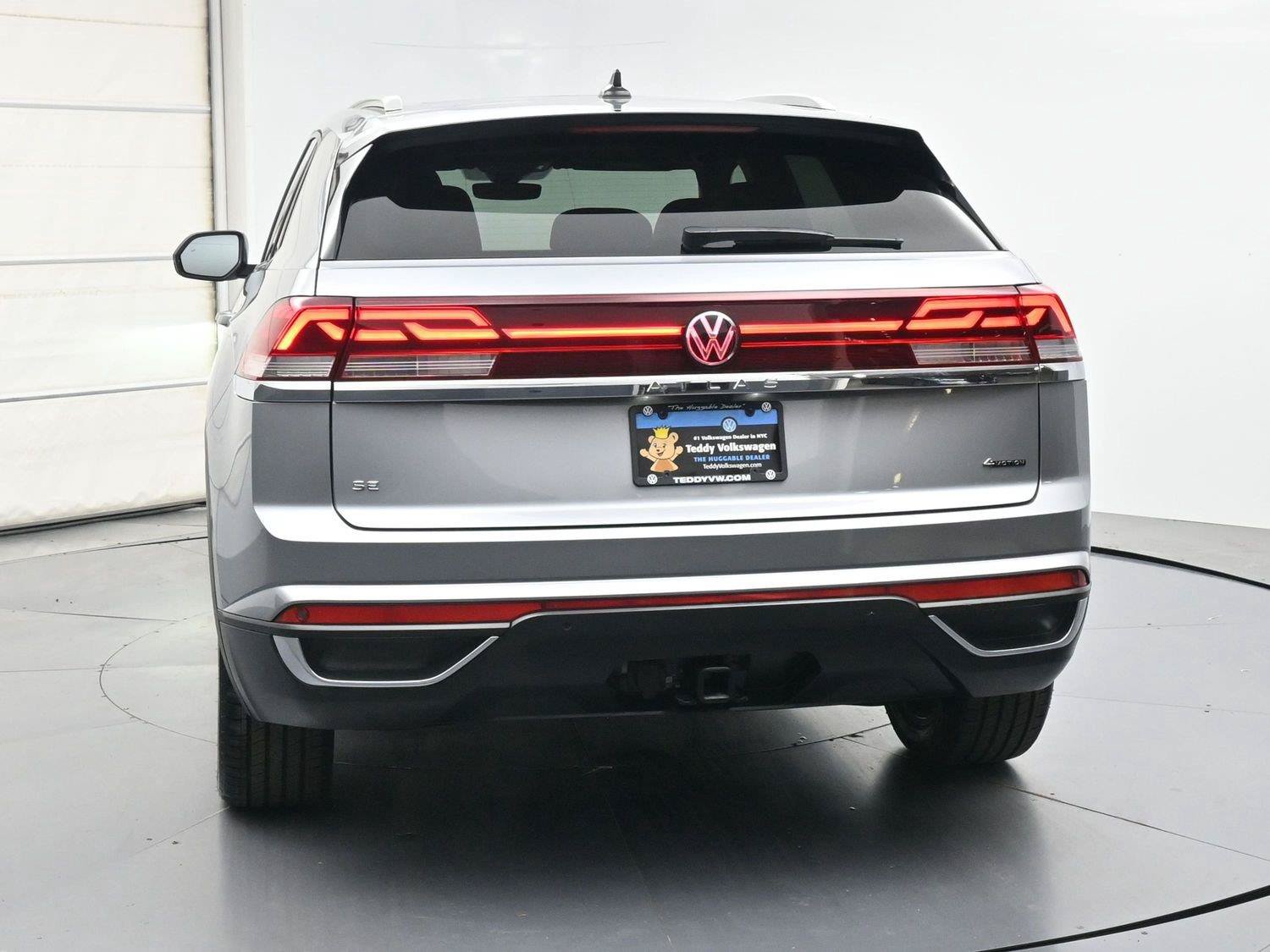 Certified 2024 Volkswagen Atlas Cross Sport SE w/ Panoramic Sunroof Package AWD/4WD image 24