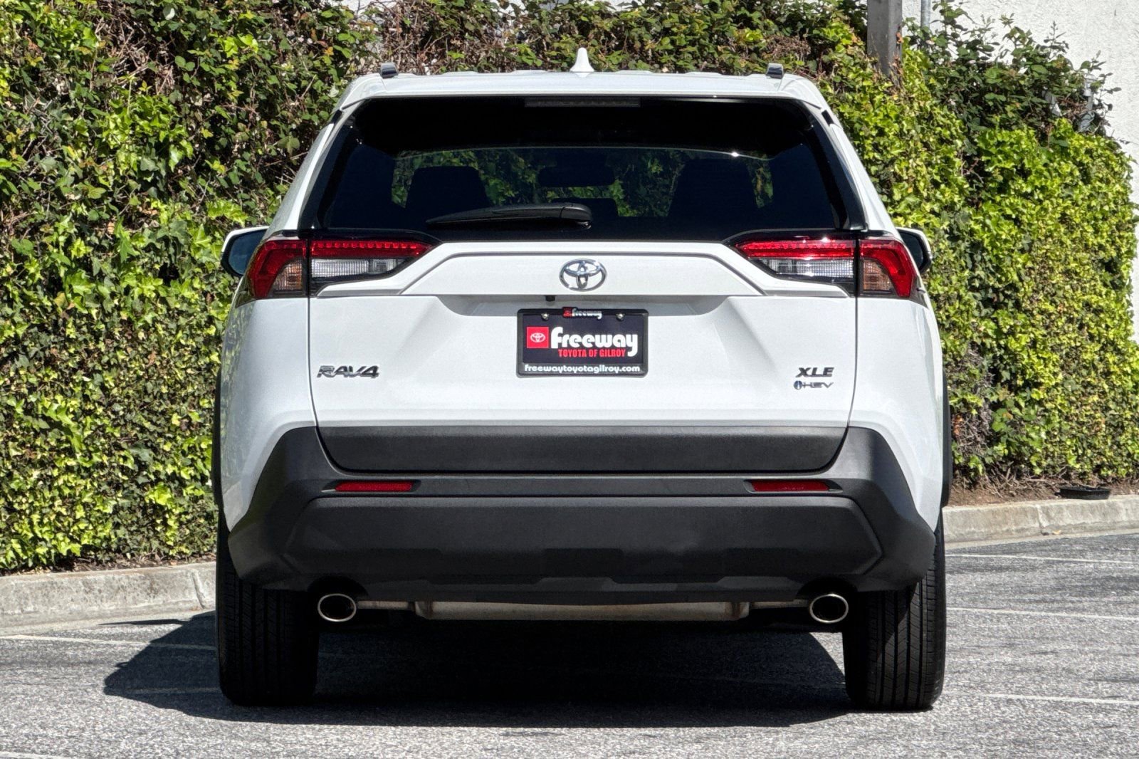 Used 2025 Toyota RAV4 XLE image 5