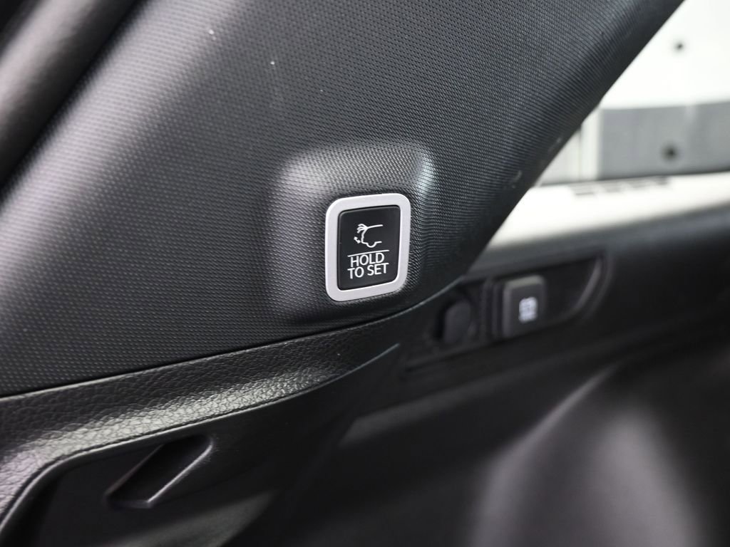 Used 2024 Jeep Grand Cherokee Limited w/ Black Appearance Package image 43