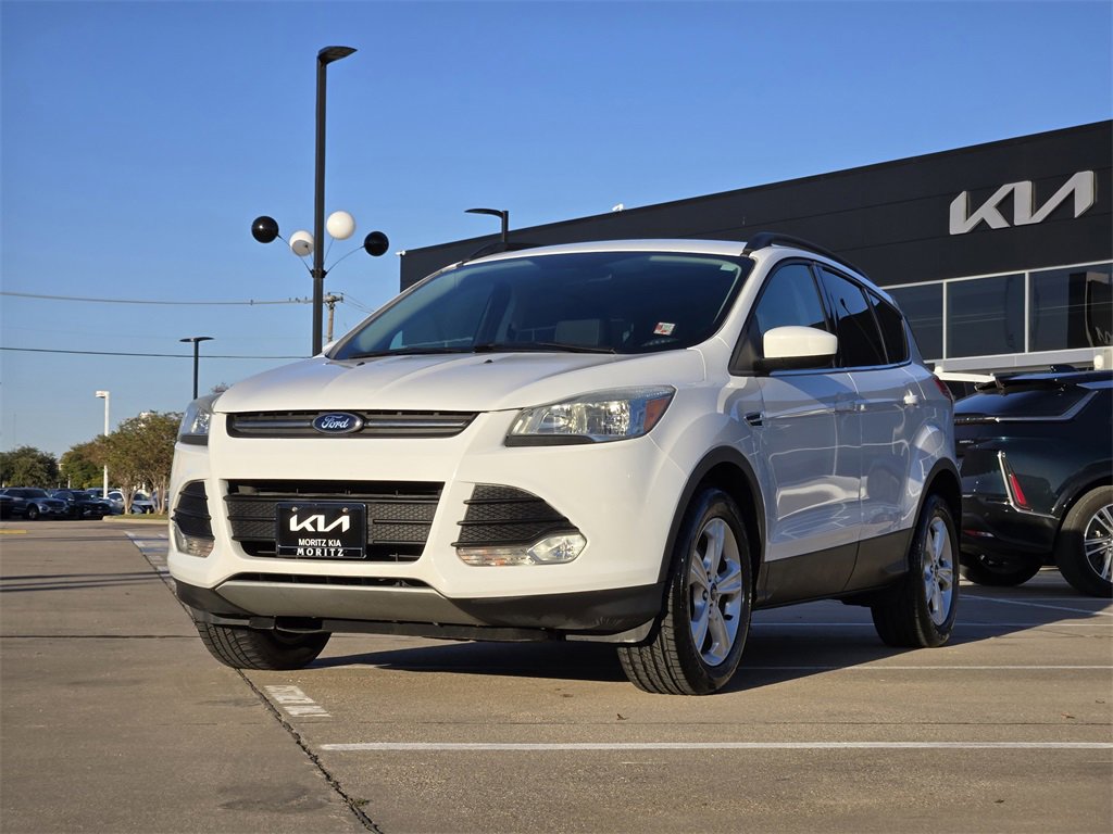 Used 2016 Ford Escape SE w/ Equipment Group 201A image 2