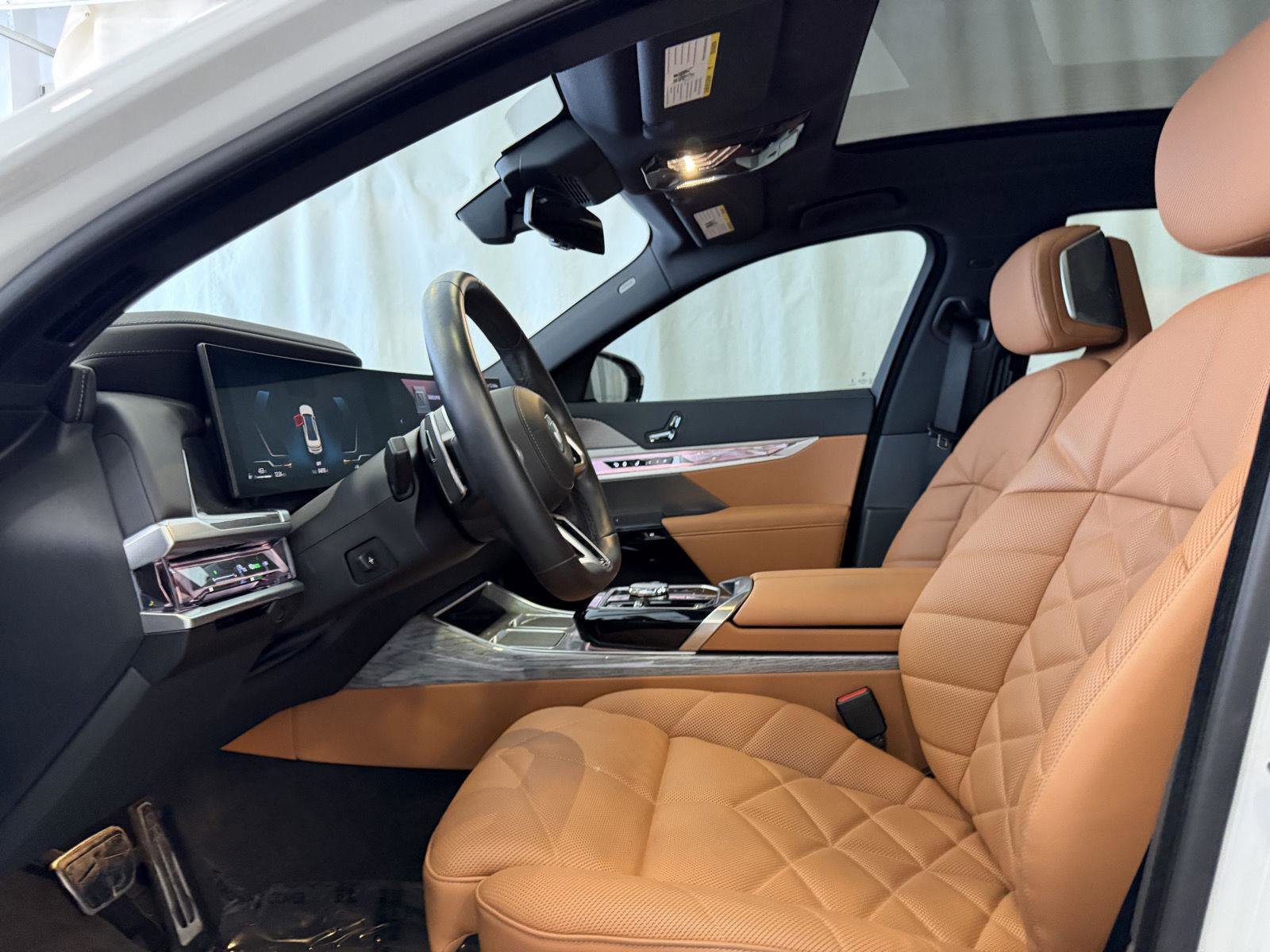 Used 2025 BMW 740i xDrive image 5
