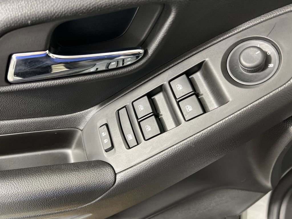 Used 2022 Chevrolet Trax LT w/ LT Convenience Package image 22