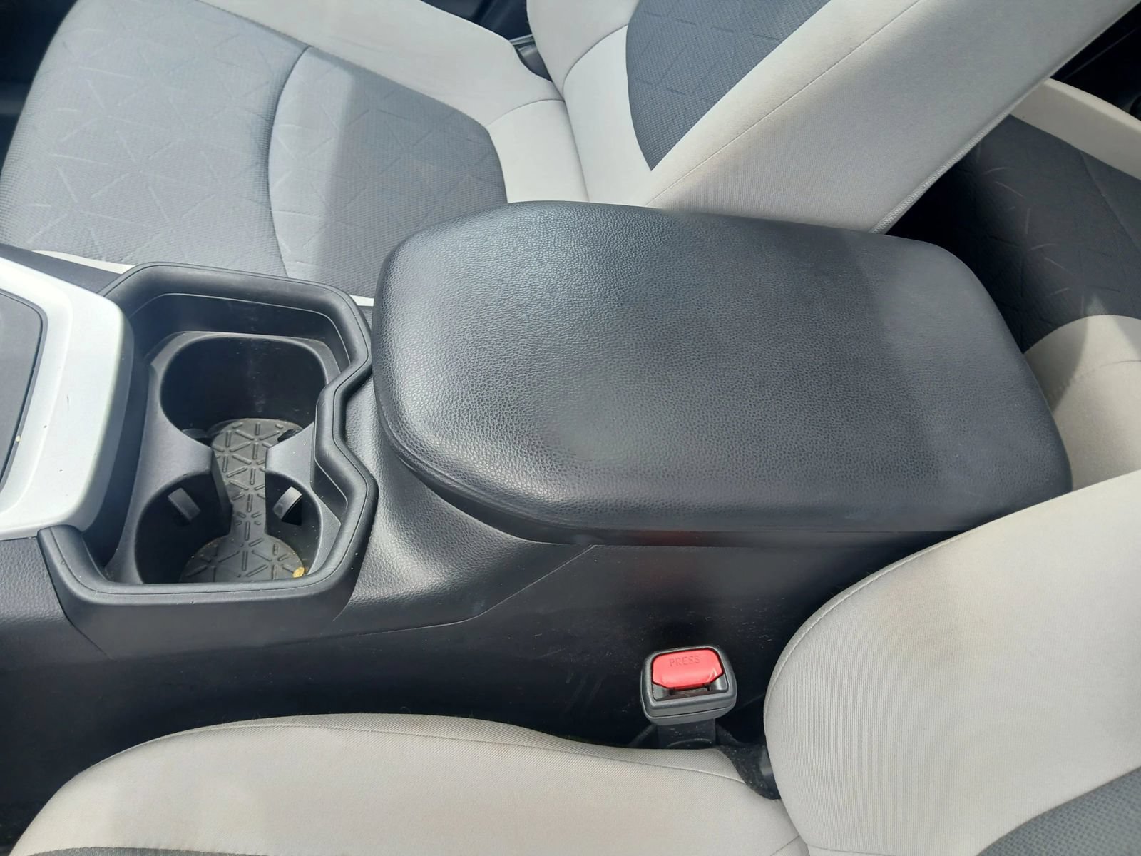 Used 2020 Toyota RAV4 XLE w/ Convenience Package FWD image 8