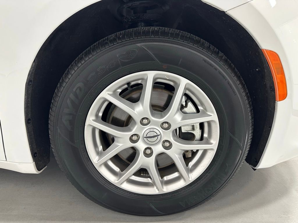 Used 2023 Chrysler Voyager LX image 65