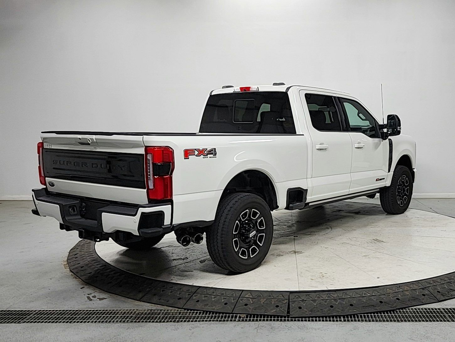 Used 2025 Ford F250 Platinum image 7