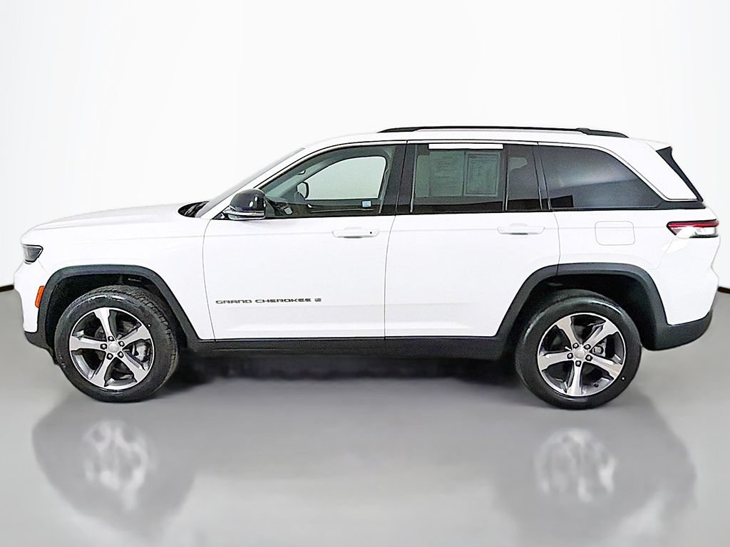 Used 2023 Jeep Grand Cherokee Limited AWD/4WD image 17