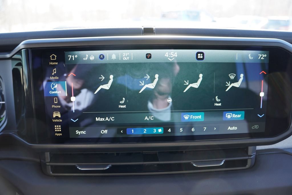 Certified 2025 Jeep Wrangler Unlimited Sahara w/ Safety Group image 24