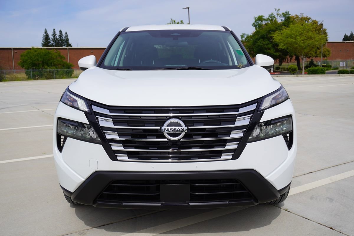 Used 2024 Nissan Rogue SV image 7