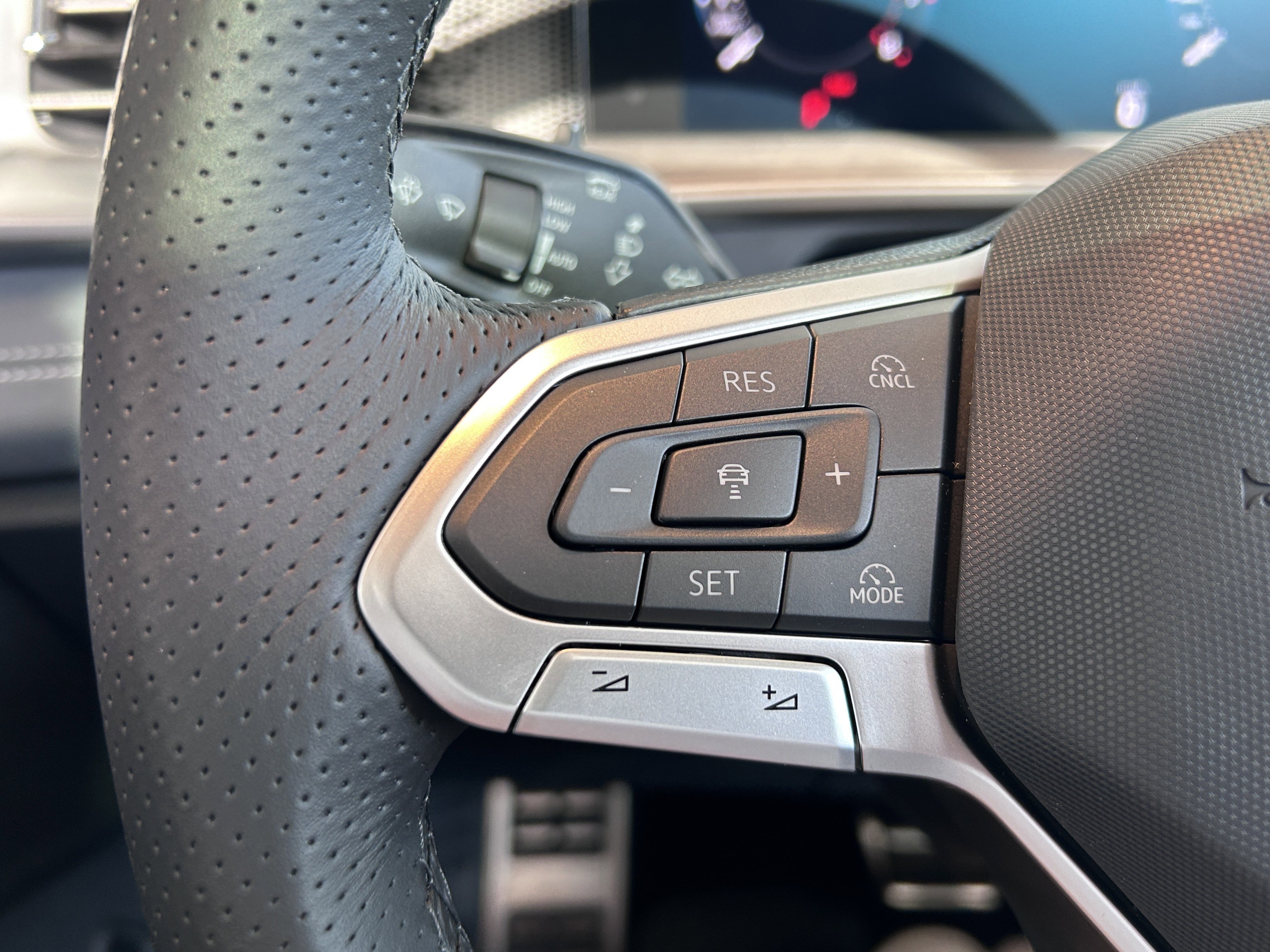 New 2026 Volkswagen Tiguan SE R-Line image 12