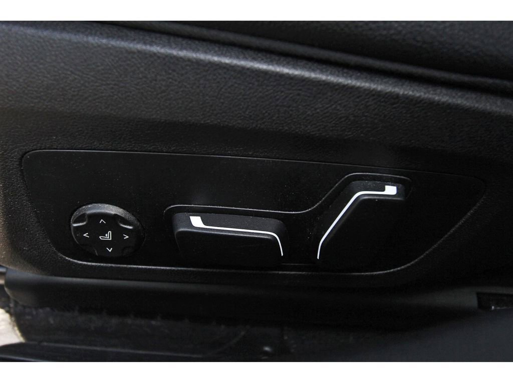 Used 2025 BMW 330i Sedan image 27