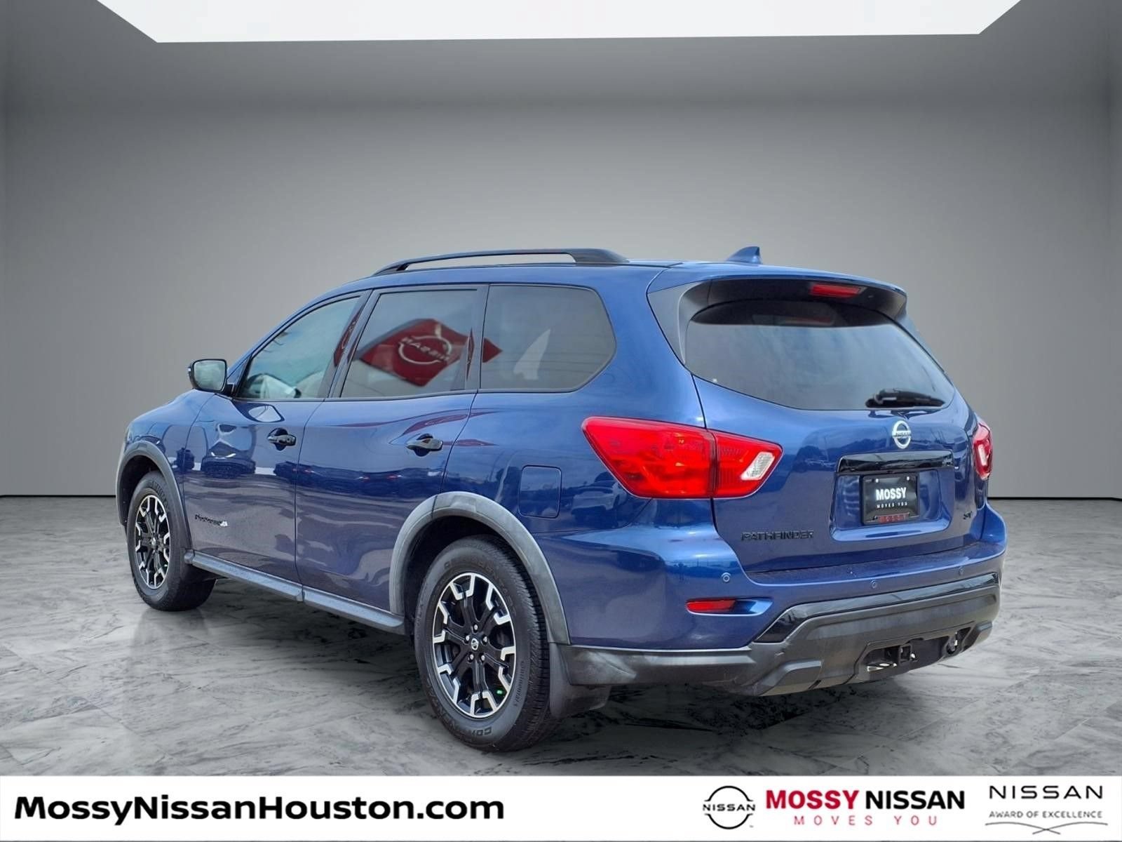 Used 2019 Nissan Pathfinder SV w/ Rock Creek Edition FWD image 2