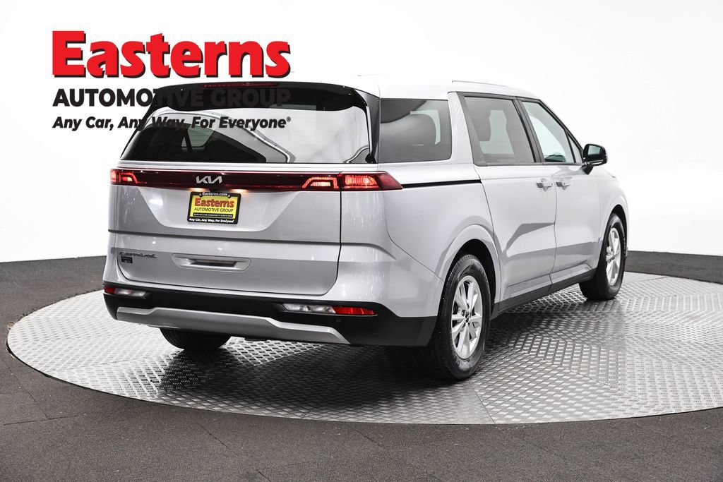 Used 2022 Kia Carnival LX image 5