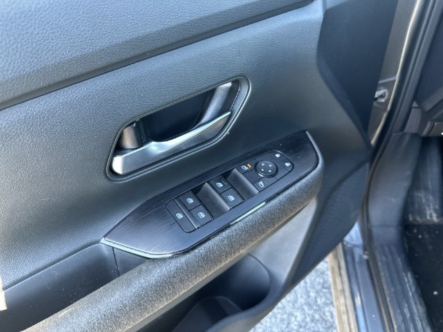 Used 2025 Nissan Kicks SV FWD image 17